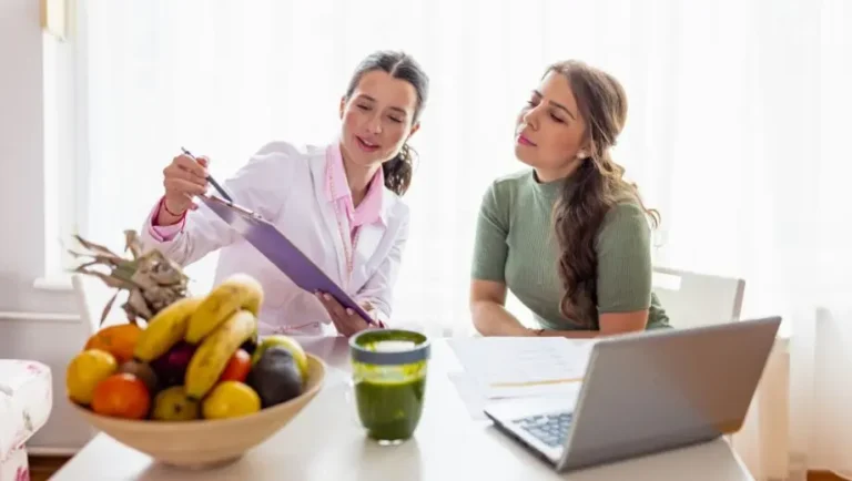 Women studying the three phases of detox, and the foods and nutrients needed for each phase